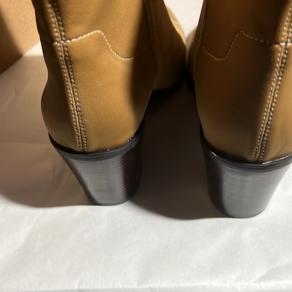 Donald Pliner multimedia booties size 10M - Picture 6 of 8